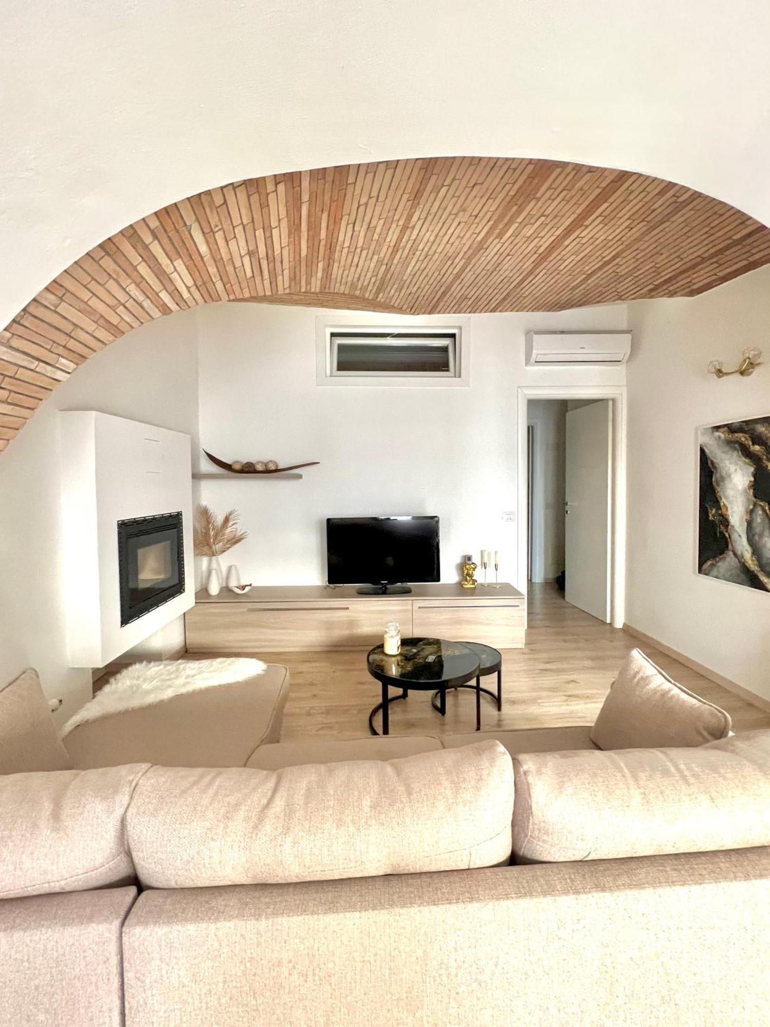 L'Arco Sul Lago • Gold Apartment Castro (Lombardy) Exterior foto